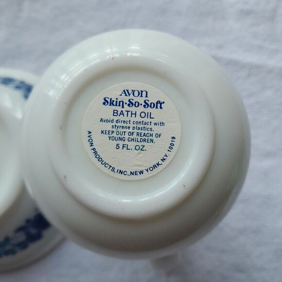 Avon Blue/White Blue Delft Like Pattern Milk Glass Pitcher with Stopper - Picture 2 of 4